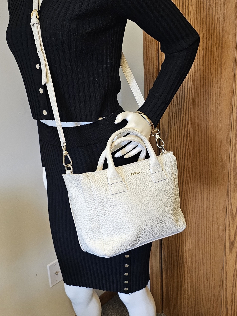 Furla Cream Color Leather Top-Handle Tote with Detachable Strap And Dustbag. - Picture 4 of 11